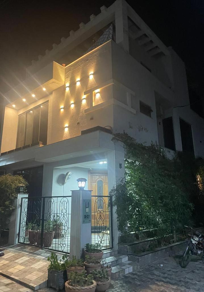 Grey Orchard Homestay - A Family Place Лахор Экстерьер фото
