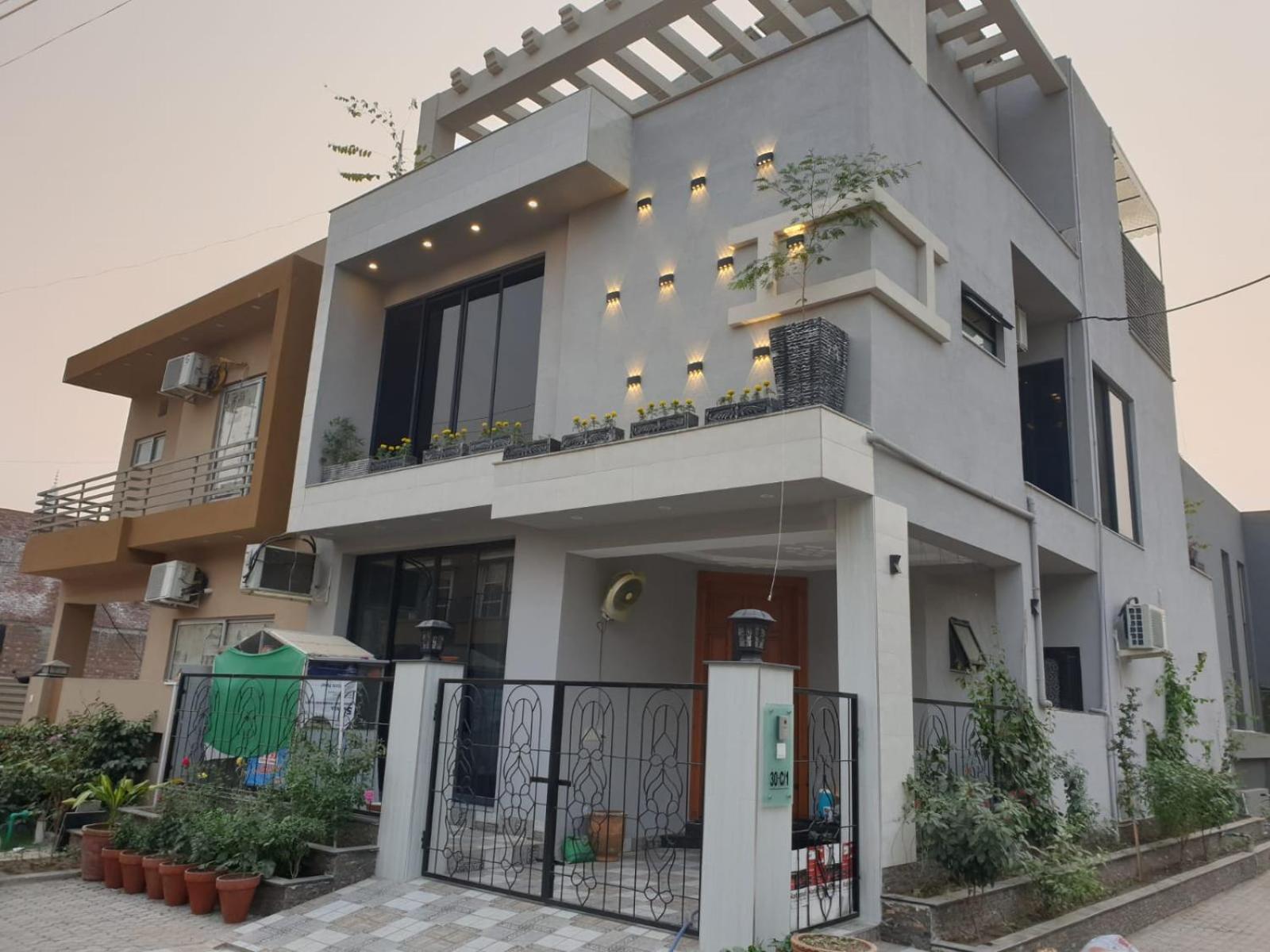 Grey Orchard Homestay - A Family Place Лахор Экстерьер фото